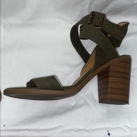 Navy Green heels - Picture 3 of 5